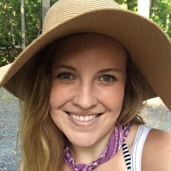 Profile Picture of Mackenzie Lindquist selliers (@mackenz_paige) on Poshmark