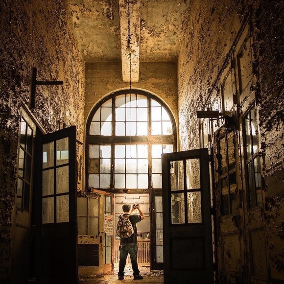 Profile Picture of Efren Gonzalez (@jrs_collections) on Poshmark