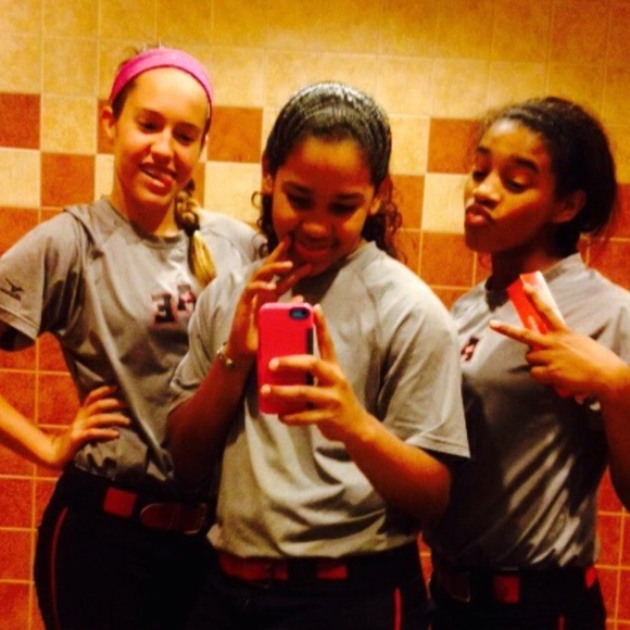 Profile Picture of Mia Scott (@miakscott) on Poshmark