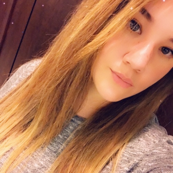 Profile Picture of Cassie Brinegar (@cassiebrinegar) on Poshmark