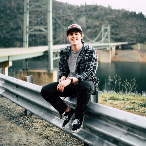 Profile Picture of Brandon Malone (@brandonl2oss) on Poshmark