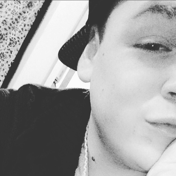 Profile Picture of Zachary Earley (@zearley2010) on Poshmark