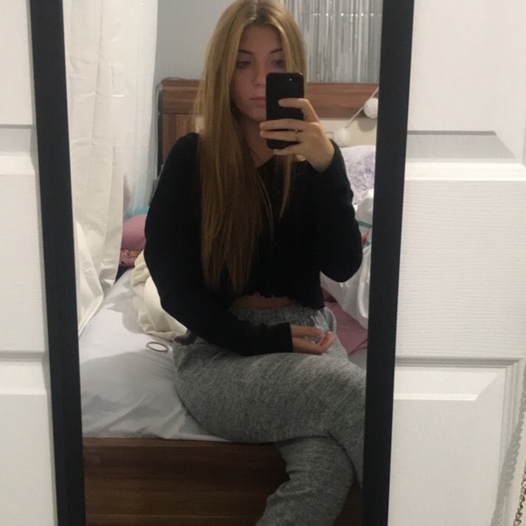 Profile Picture of Adelisa Hasanovic (@adelisa_h) on Poshmark