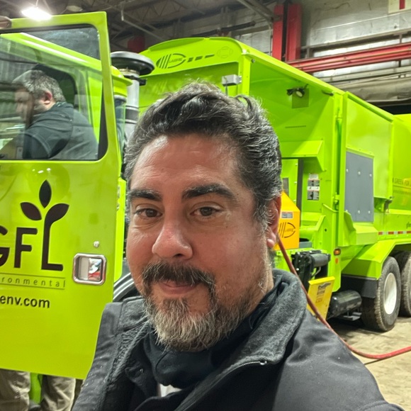 Profile Picture of Luis Aldarondo (@luisaldarondo) on Poshmark