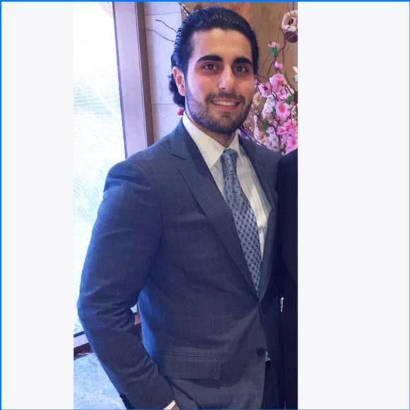 Profile Picture of Avner Mullo (@avim96) on Poshmark