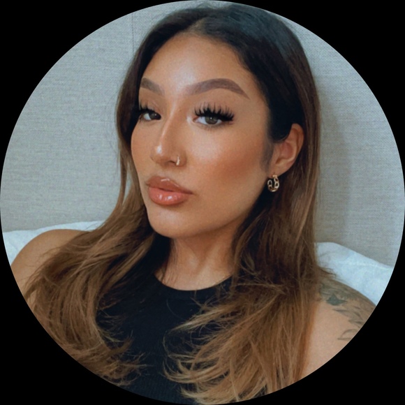 Profile Picture of Nancy Valladares (@nvvncyy) on Poshmark