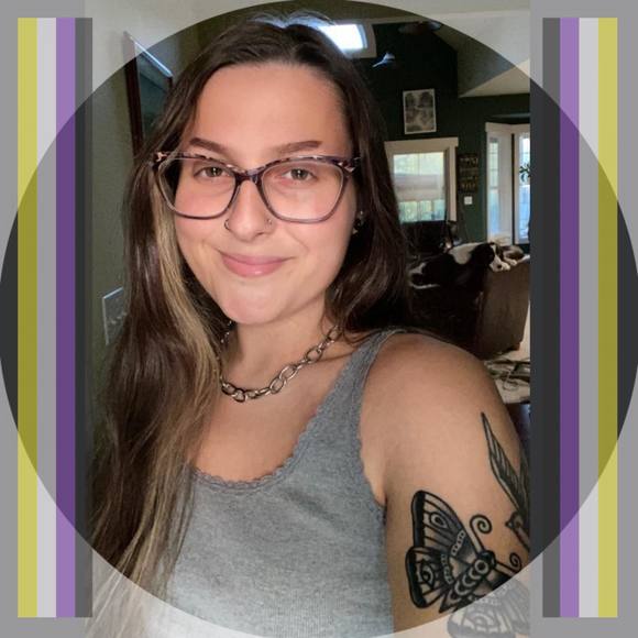 Profile Picture of Maddie Vulcano (@darkheartnews) on Poshmark