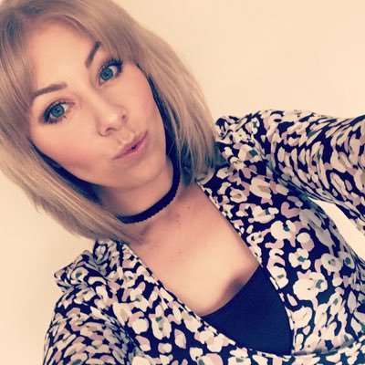 Profile Picture of Aimee Carter (@AimeeKCarter) on Twitter