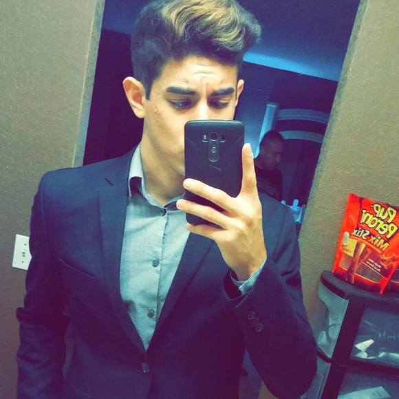 Profile Picture of Julian Suarez (@juliansuarez) on Poshmark