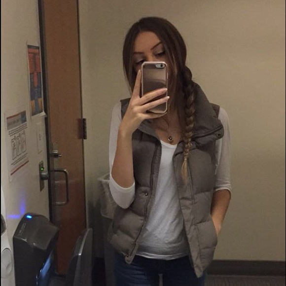 Profile Picture of Alexis Mcphail (@alexisjulia13) on Poshmark