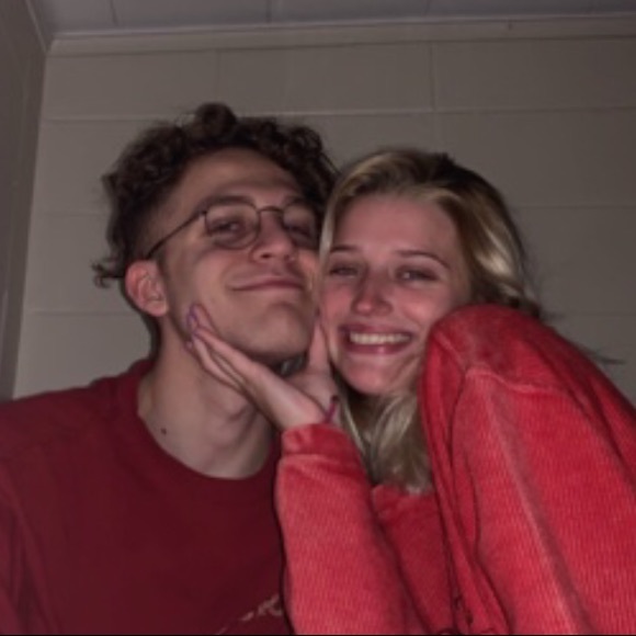 Profile Picture of Taylor Haager (@taylor_haager) on Poshmark