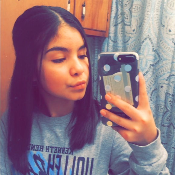 Profile Picture of Arely Sanchez (@sancheza7) on Poshmark