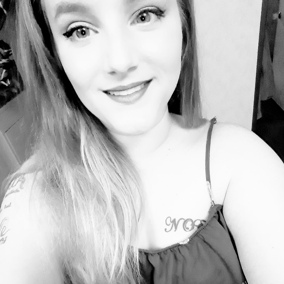 Profile Picture of Heather Thornberry (@heatherthornber) on Poshmark