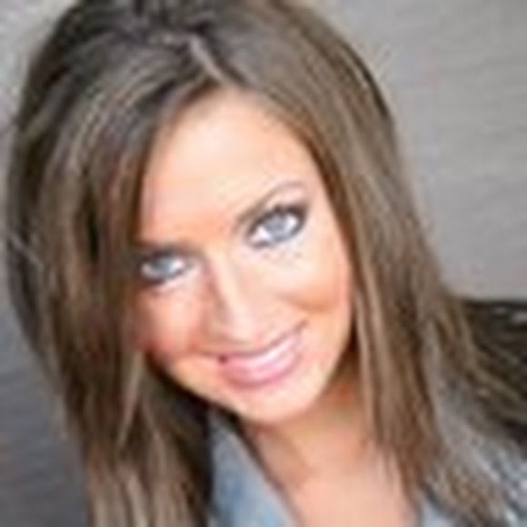 Profile Picture of Sandy Adamson (@sandyadamson) on Poshmark