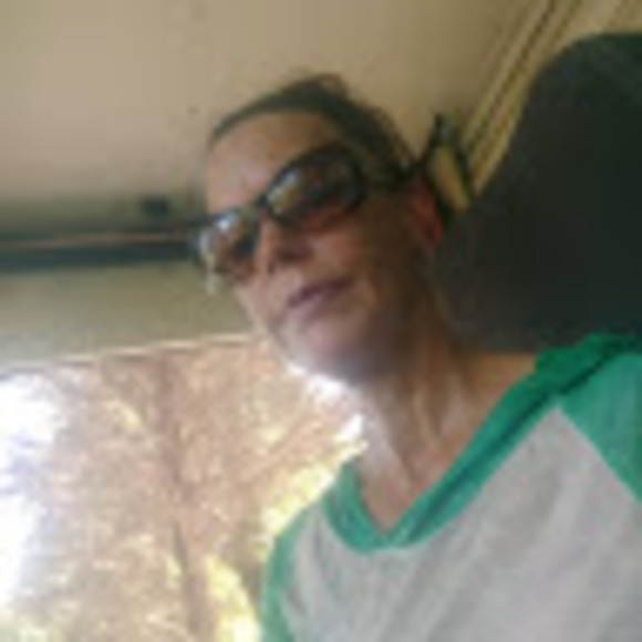 Profile Picture of Wendi Barnaby (@barnabywendi) on Poshmark