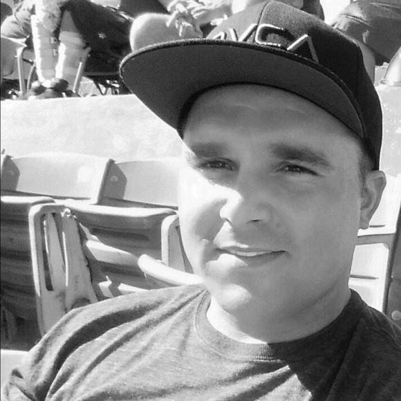 Profile Picture of Blake Henley (@blakethomas31) on Poshmark