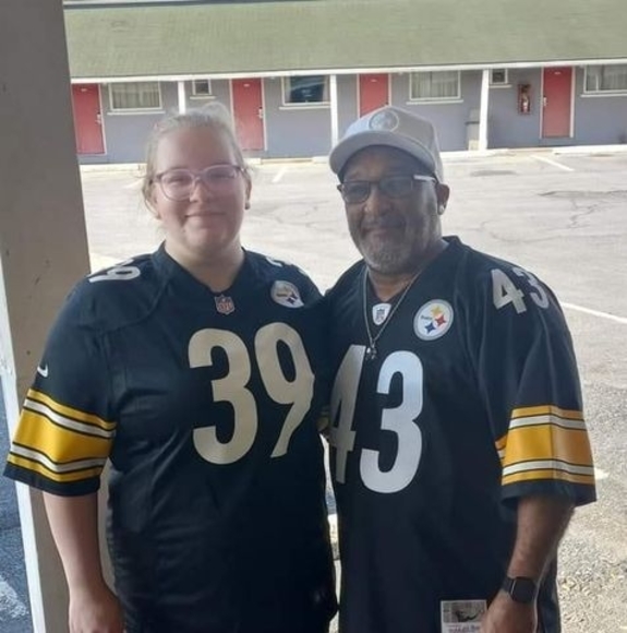 Samantha Brubaker - Poshmark Profile Picture of Samantha Brubaker (@bluetickbeagle) on Poshmark