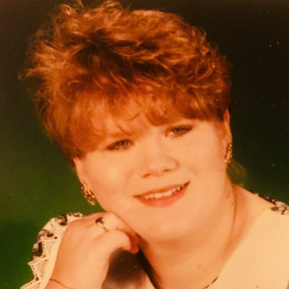 Profile Picture of Christy Bundrick (@crecrered72) on Poshmark