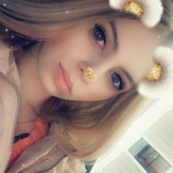 Profile Picture of Jade Fernandes (@jade_fernandes) on Poshmark