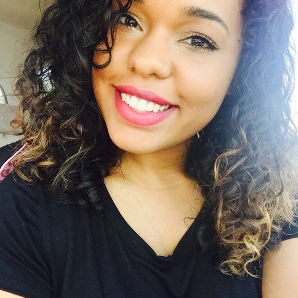 Profile Picture of Claudine Jean (@claudine1433) on Poshmark