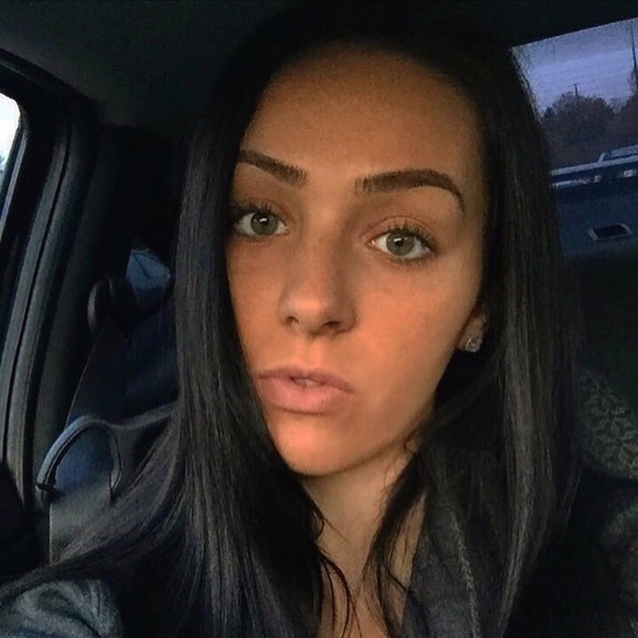 Profile Picture of Carleigh Wenzel (@carleighwenzel) on Poshmark