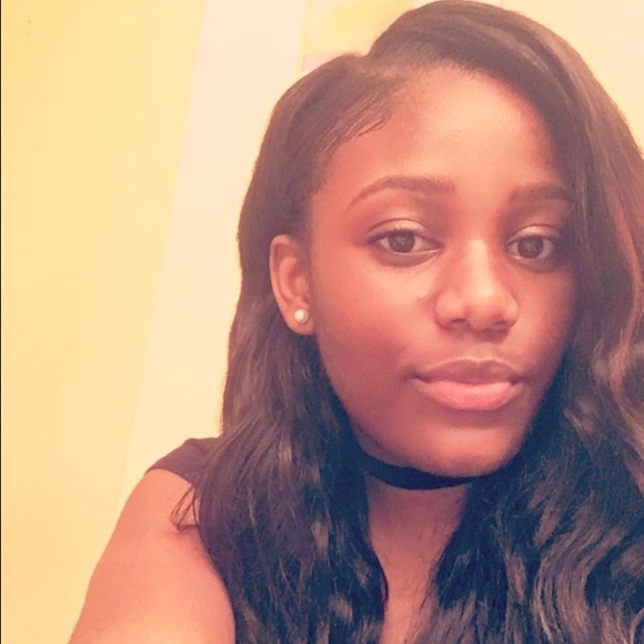 Profile Picture of Vanessa Leker (@nessaa2017) on Poshmark