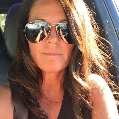 Profile Picture of Tina Kell (@tierneykell) on Twitter