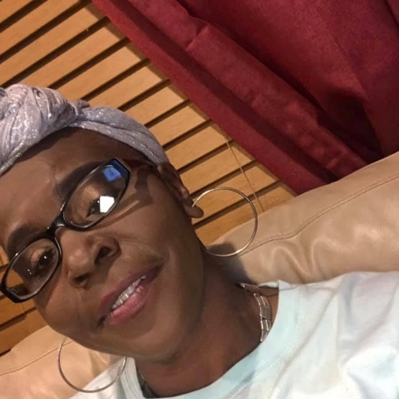 Rosetta Davis - Poshmark Profile Picture of Rosetta Davis (@rosettad) on Poshmark