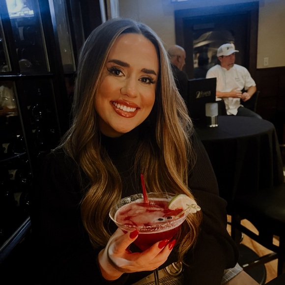 Valerie Yocom - Poshmark Profile Picture of Valerie Yocom (@valerieyocom) on Poshmark