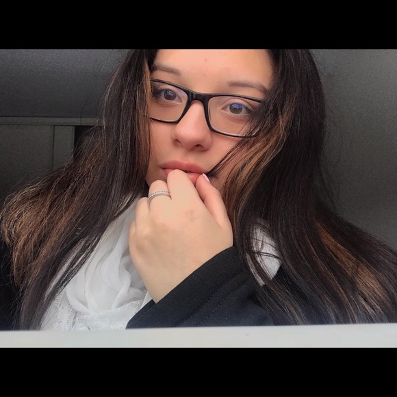 Profile Picture of Anissa Alvarado (@anissamalvarado) on Poshmark