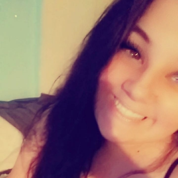Profile Picture of Kami Cosper (@kamicosper) on Poshmark