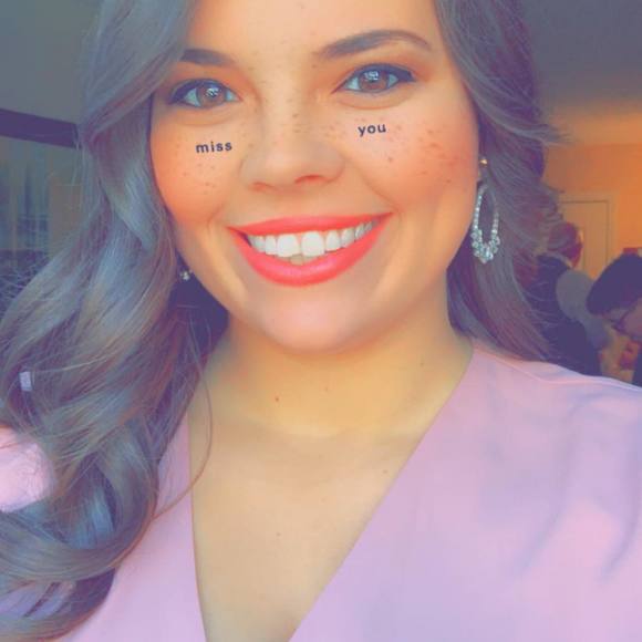 Profile Picture of Andrea Holliman (@anicole94) on Poshmark