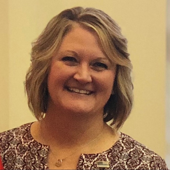 Profile Picture of Jenn Raef (@jraef73) on Poshmark