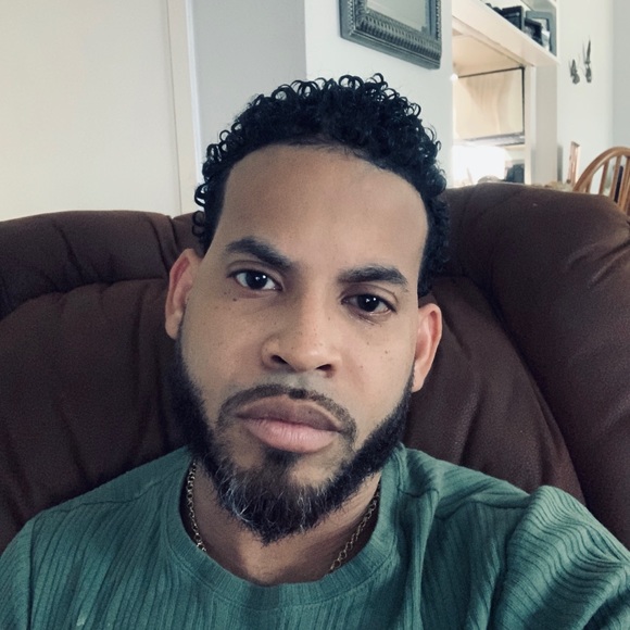 Profile Picture of Jason Bayley (@jbayley2) on Poshmark