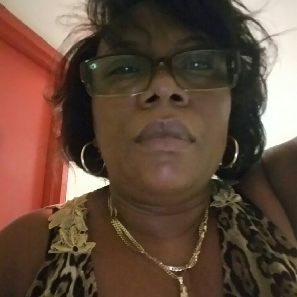 Profile Picture of Yvette Woods (@sky1968) on Poshmark