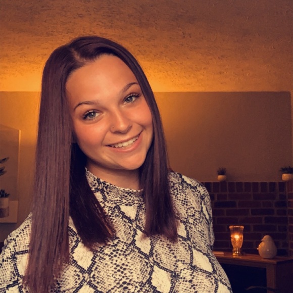 Profile Picture of Hailey Confalone (@hconfalone) on Poshmark