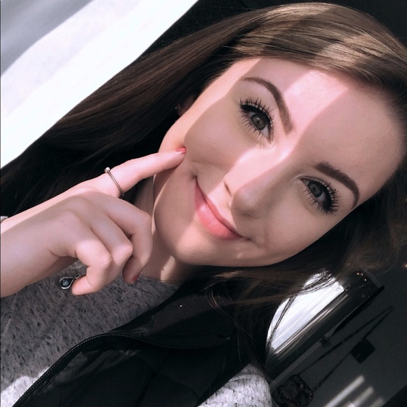 Profile Picture of Morgan Baumgartner (@morgbaumgartner) on Poshmark