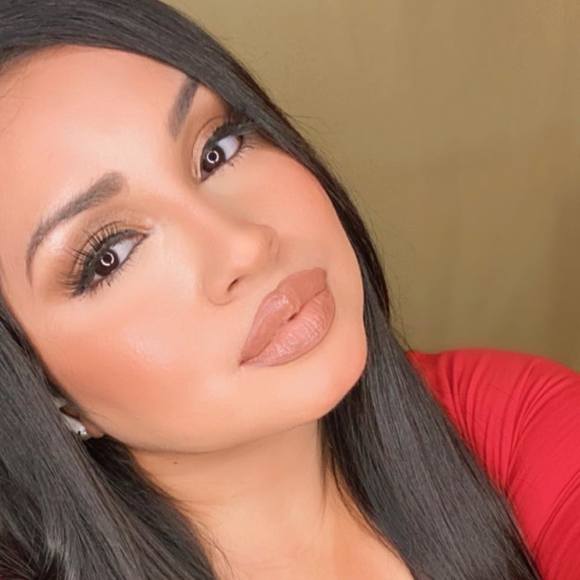 Profile Picture of Serena Droguett (@serenabrielle) on Poshmark