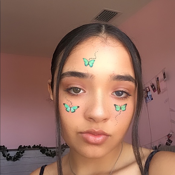 Profile Picture of Nicole Pezoa (@nicole_pezoa) on Poshmark