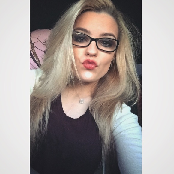 Profile Picture of Brooklyn Wright (@brwalls_) on Poshmark