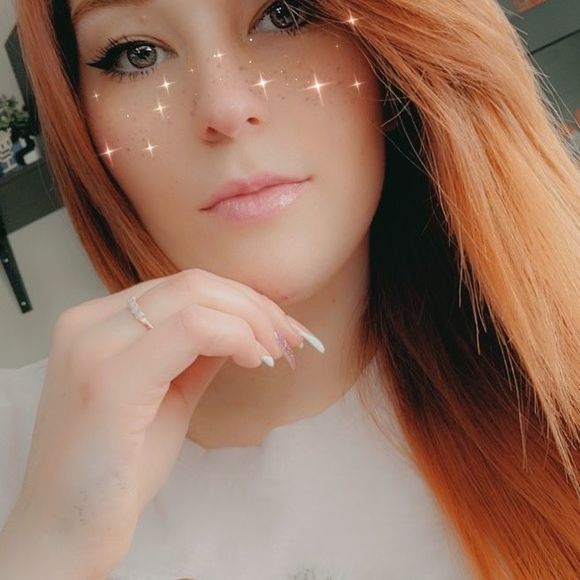 Profile Picture of Lucinda Verplanck (@pixeldeerest) on Poshmark