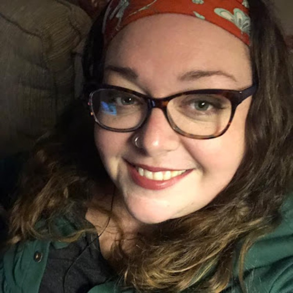 Profile Picture of Elise Worlow (@ehworlow) on Poshmark