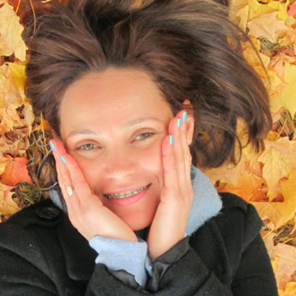 Profile Picture of Maria Fonseca (@kellyfonsecausa) on Poshmark