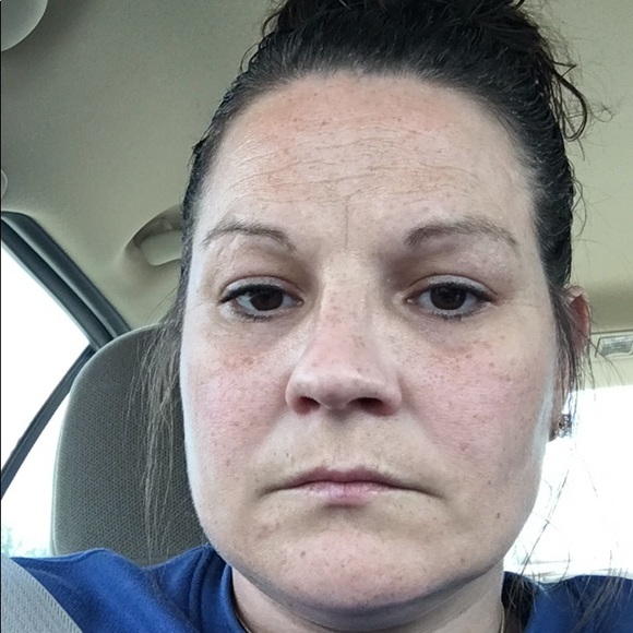Profile Picture of Amanda Driskell (@driskell_amanda) on Poshmark
