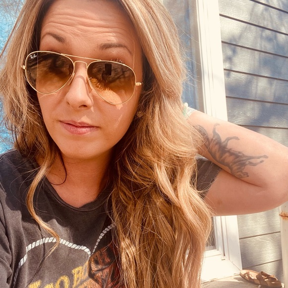 Profile Picture of Amanda Helmsing (@whiskeywrangler) on Poshmark