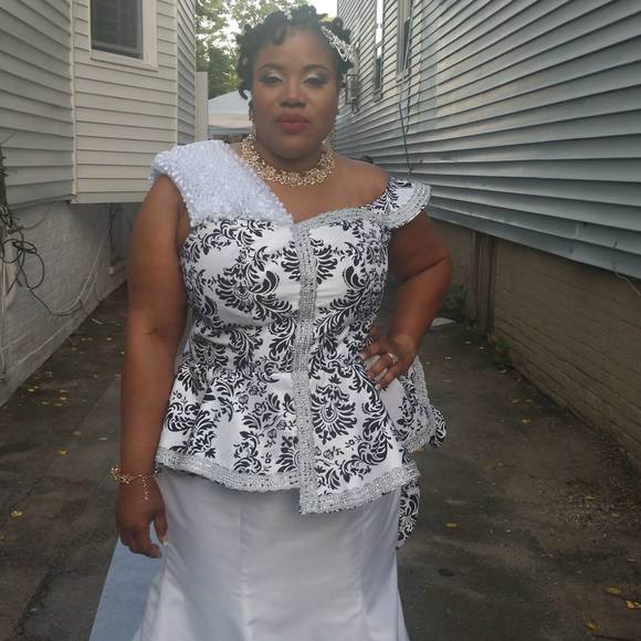 Profile Picture of Delia Giscombe (@firstladydelia) on Poshmark