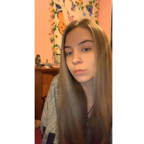 Profile Picture of Natalie Bennane (@nataliebennane) on Poshmark