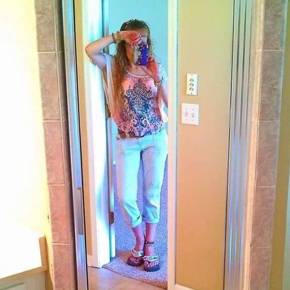 Profile Picture of Christy Gossett (@sister4) on Poshmark