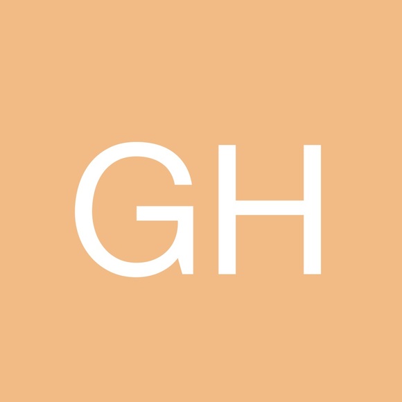 Profile Picture of Gabriela Hull (@dgbbhull) on Poshmark