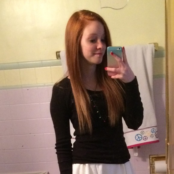 Profile Picture of Brittney Sheehan (@brittneyl15) on Poshmark